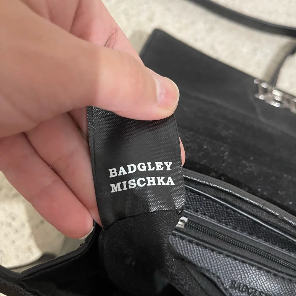 Badgley Mischka Black Crossbody Bag - Picture 10 of 16